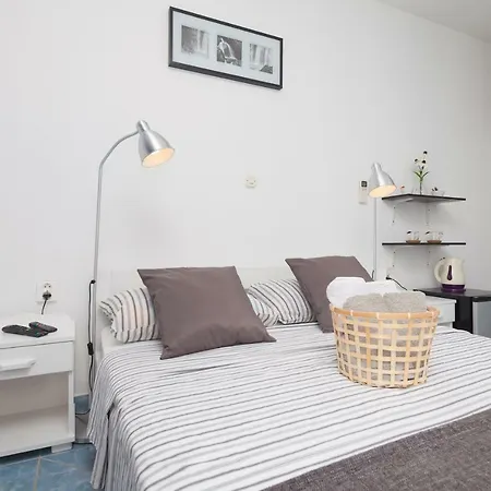 Jakic House @the Beach 招待所 3*