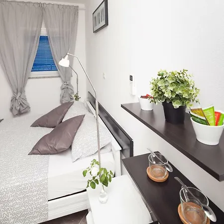 Jakic House @the Beach 招待所 3*